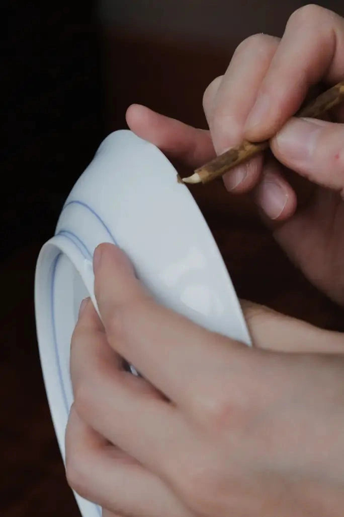 Pintar una reparación de kintsugi