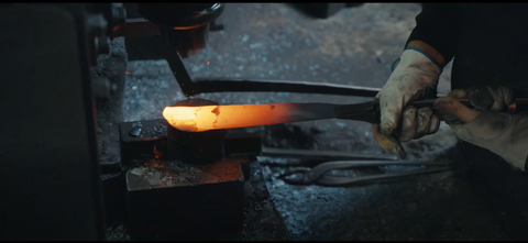 Hand-Forged vs. Machine-Forged Knives: What’s the Difference?