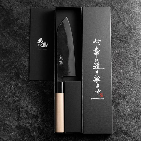 Santoku White Steel #2 Kurouchi Runder Büffelhorn und Magnolienholz Griff 165mm